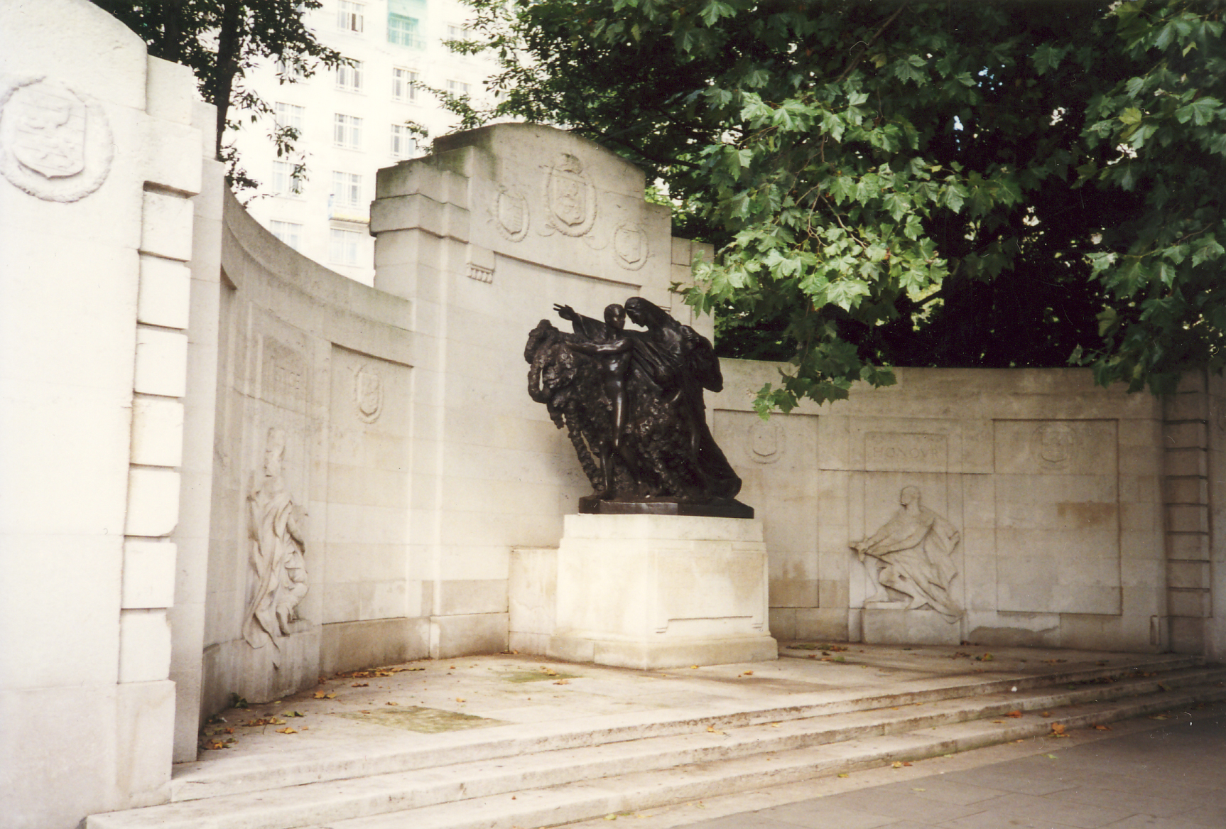 PEOPLE OF BELGIUM / BELGIAN NATIONAL MONUMENT 1919 - War Memorials Online